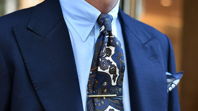 ネクタイの結び方 おしゃれに見えるコツ 結婚式や営業マンにおすすめ ピースブログ