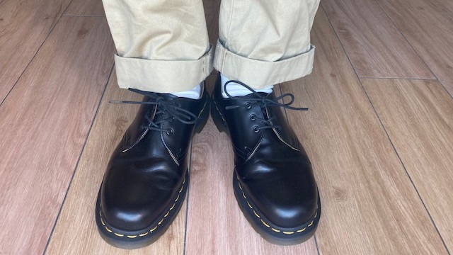 ドクターマーチン 3ホール 1461 のサイズ感 おすすめの靴紐やメンズコーデをレビュー ピースブログ